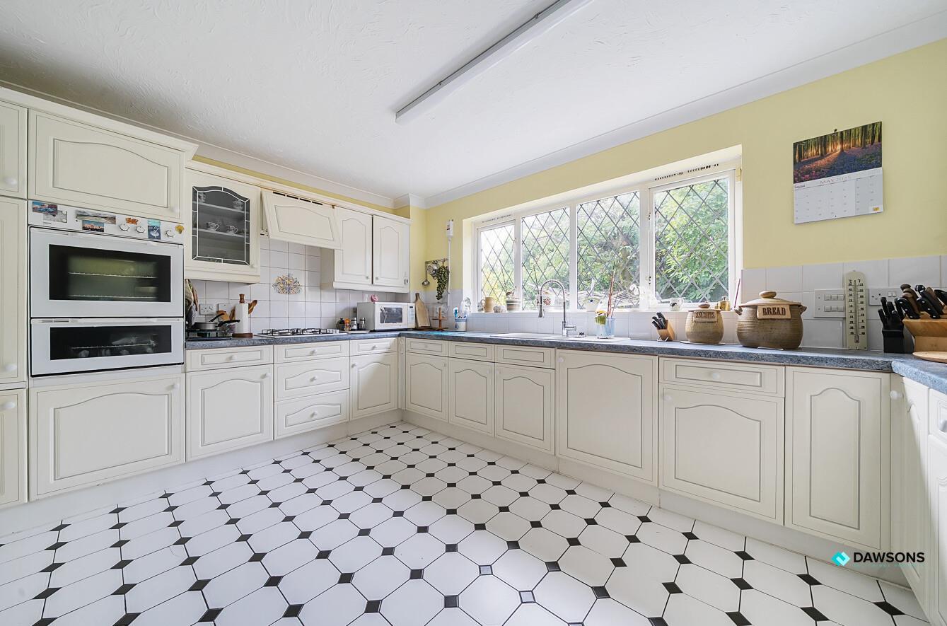 Ffordd Draenen Ddu, West Cross, Swansea, SA3 5RP